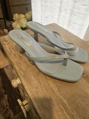 Light Blue Square-Toe Thong Heeled Sandals — Sleek Everyday Heel
